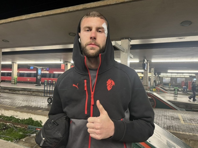 此前眉骨缝了9针!意媒:帕夫洛维奇回归参加米兰合练