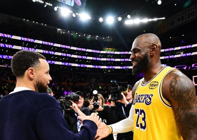 开云-詹皇丢评奖资格引争议！约基奇库里冲奖也拉响警报